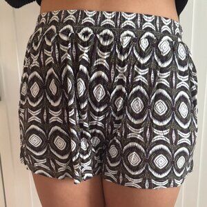 H&M Black and White printed shorts Size 6